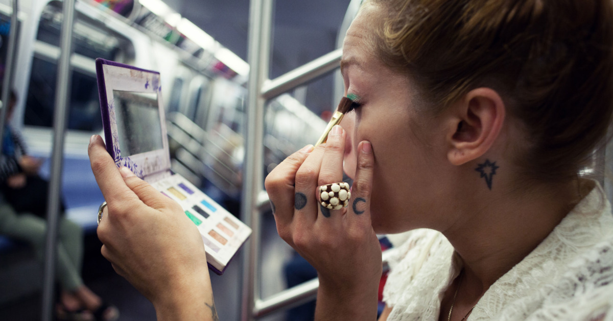 Doing Your Makeup on the Subway, Subway Makeup Tips