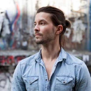 The Rise of Beauty and Fashion Tech Jan-Niklas Kokott, Head of User Experience, Glossier